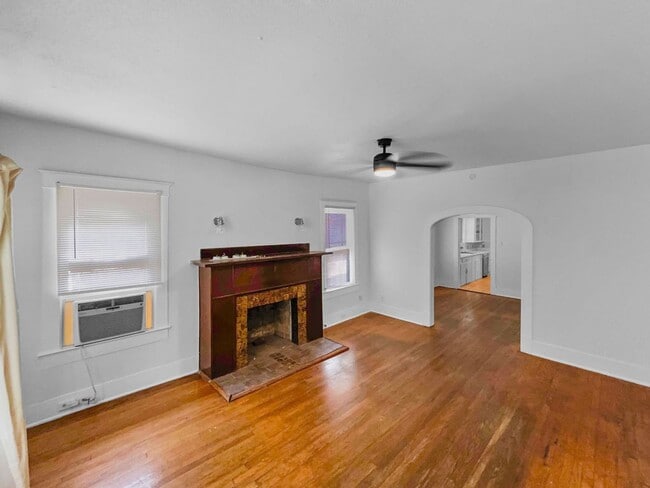 Building Photo - Updated One-Story Gem Near Downtown San An...