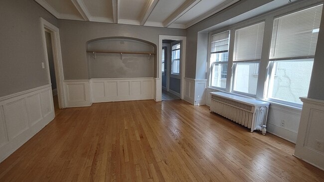 Building Photo - 3038 N Farwell Ave