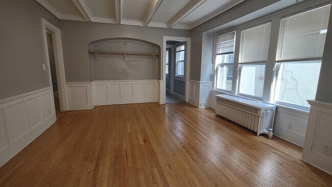 Foto del edificio - 3038 N Farwell Ave
