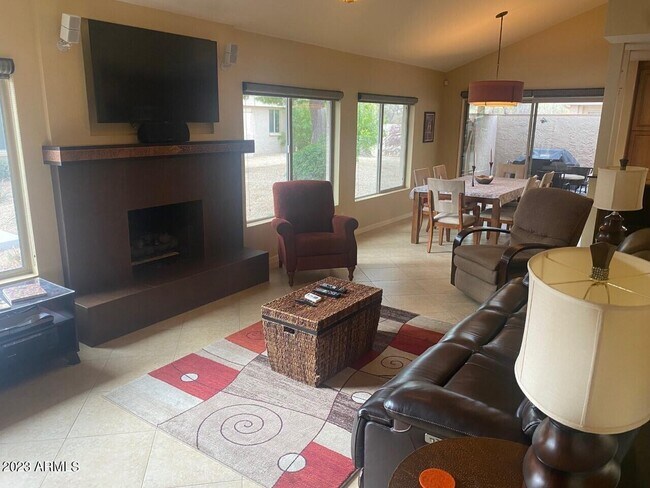 Foto del edificio - 6350 N 78th St