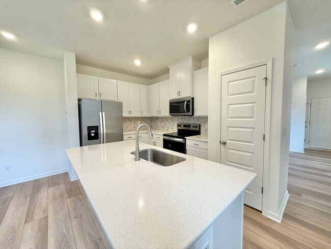 Foto del edificio - Stunning New Construction 3BD, 2.5BA End U...