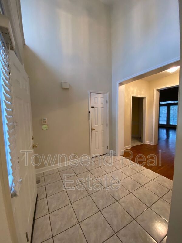 Building Photo - 830 Duval Dr