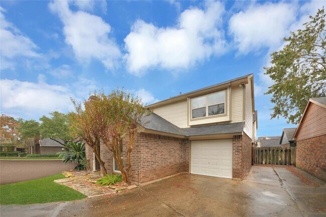 Building Photo - 13 Regency Ln