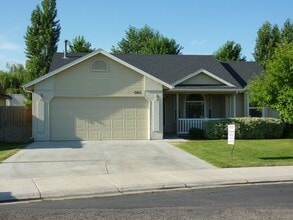 Building Photo - 1565 W Silver Salmon Dr