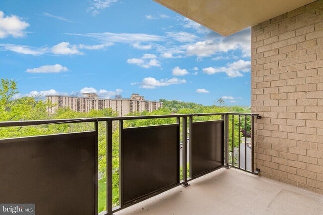 Foto del edificio - 6001 Arlington Blvd