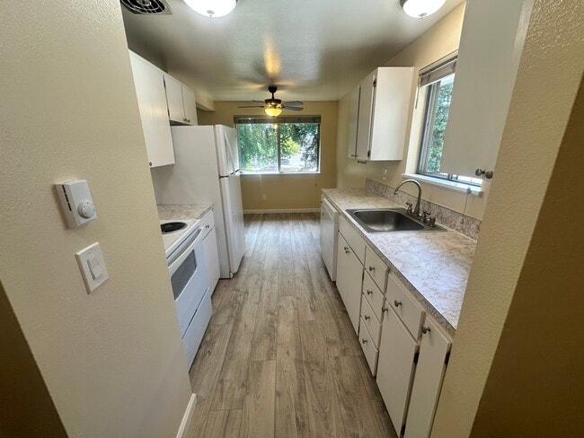 Building Photo - 630 SE 182nd Ave