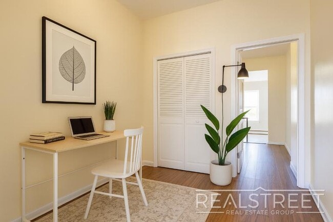 Building Photo - Welcome Home! Large 1.5-Bedroom with Priva...