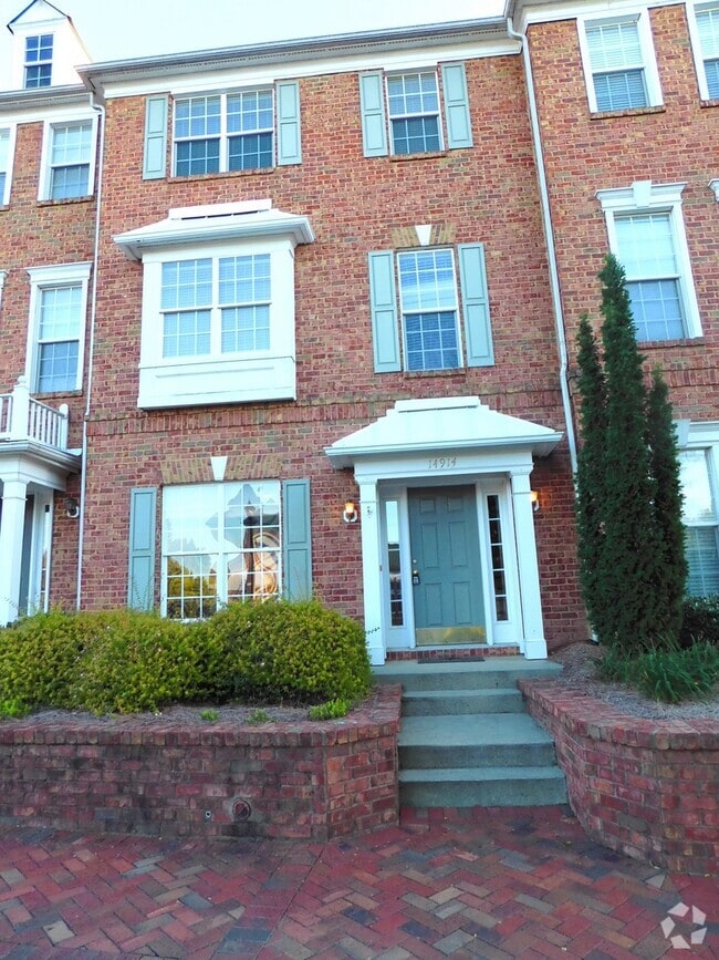 Building Photo - 14914 Ballantyne Village Way