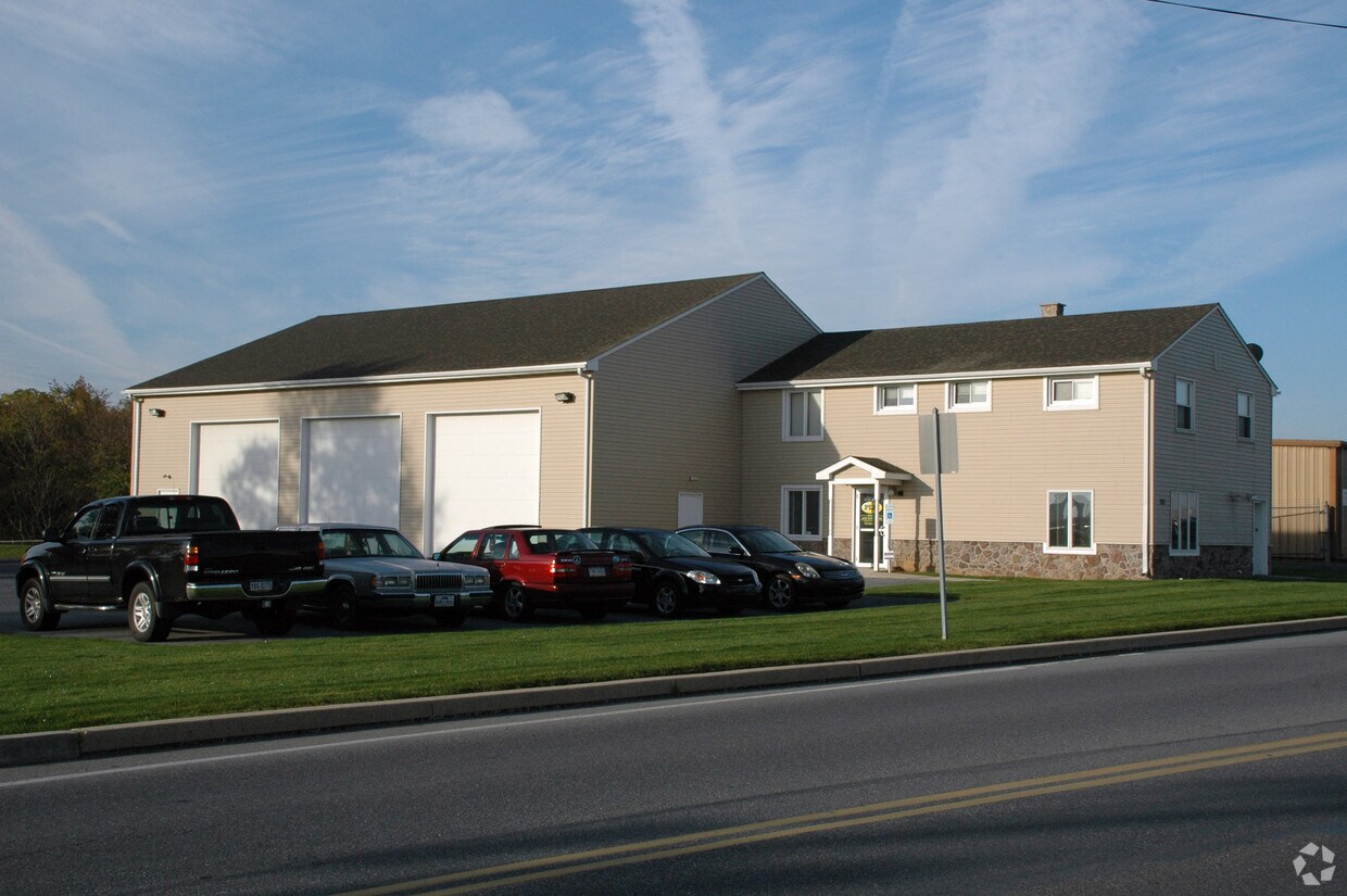 Primary Photo - 523 Airport Rd