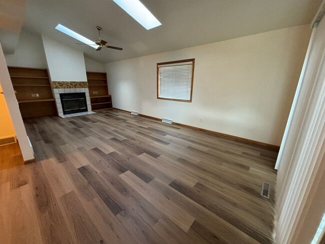 Building Photo - Edgartown Duplex