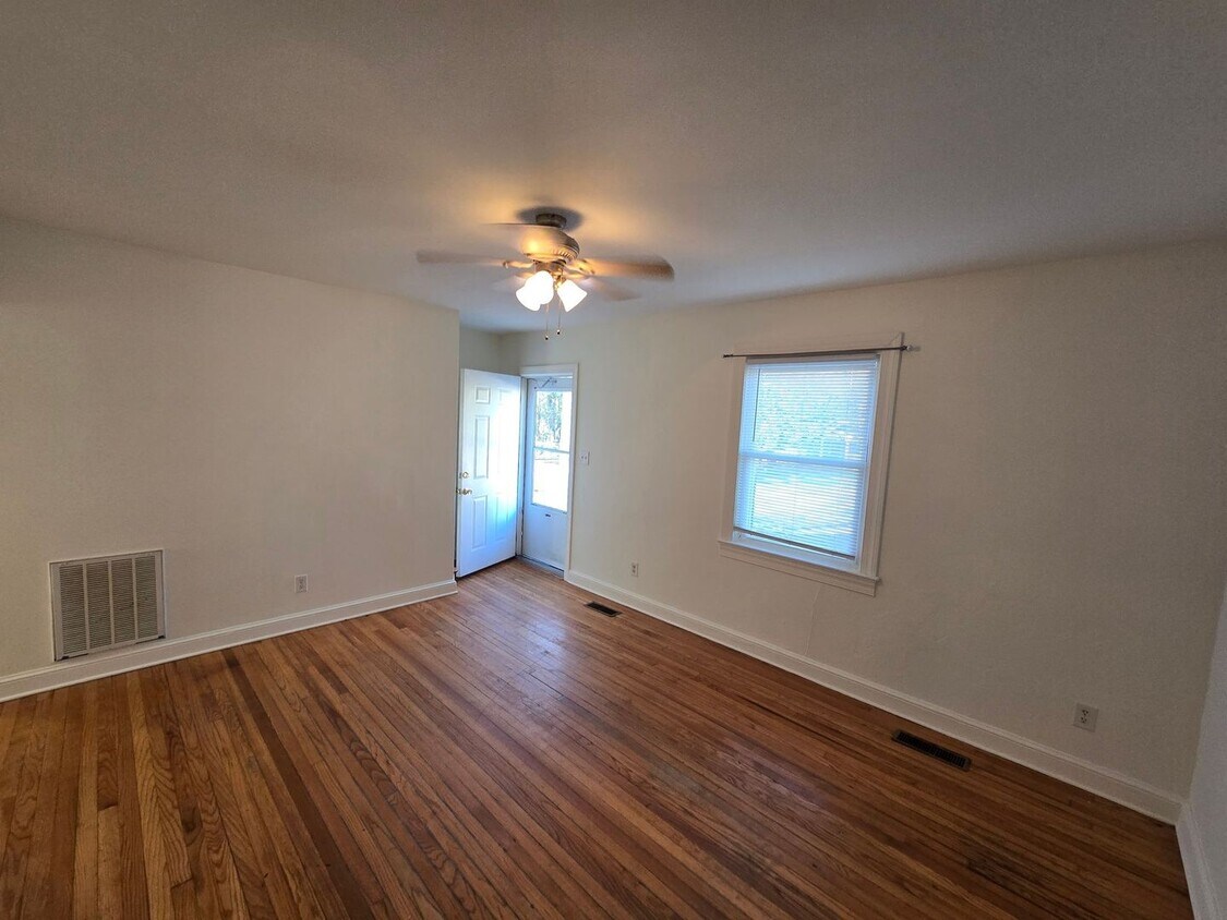 Foto del edificio - 3 bedroom in Hopewell