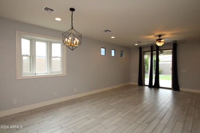Foto del edificio - 7512 S 33rd Dr