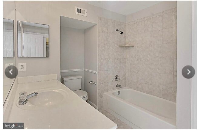 Building Photo - 3906 Penderview Dr