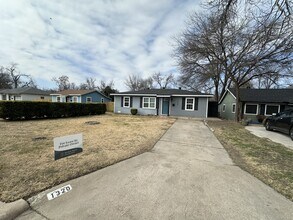 Building Photo - 1320 S 35th St