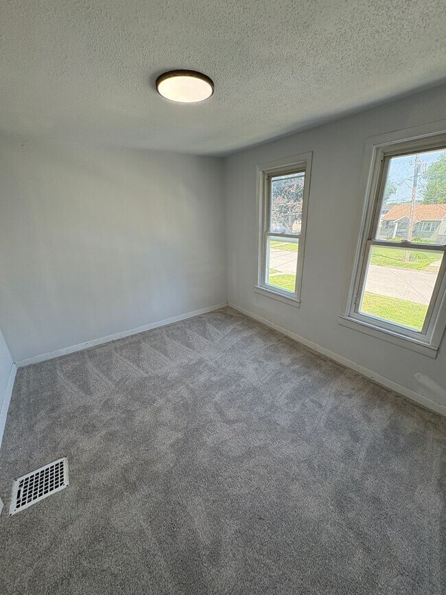 Building Photo - 3 Bed/1Bath House for Rent!