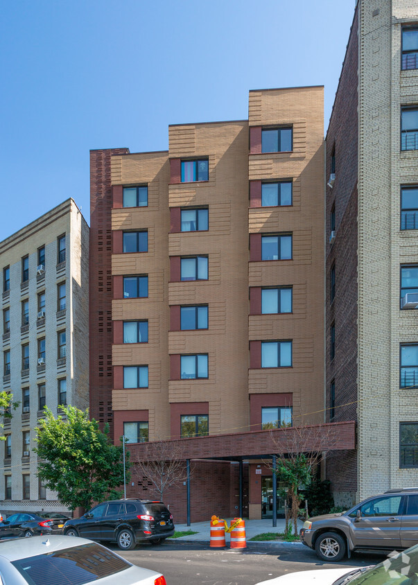 Primary Photo - 2808 Jerome Ave