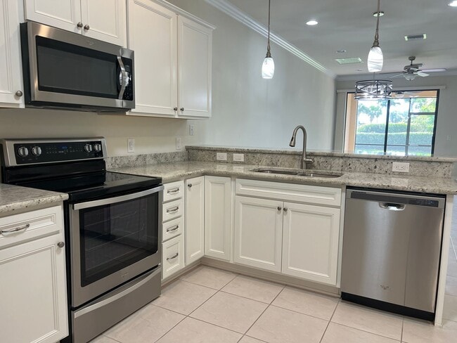 Foto del edificio - 2 bedroom, 2 bathroom attached villa home ...