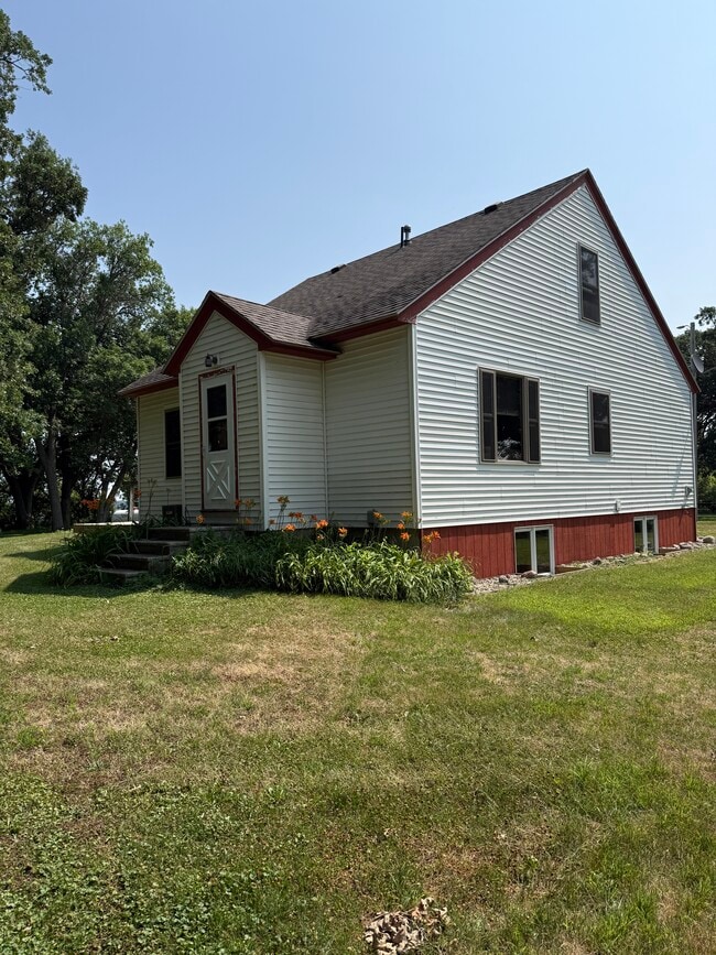 Building Photo - 5075 County Road 4 NE