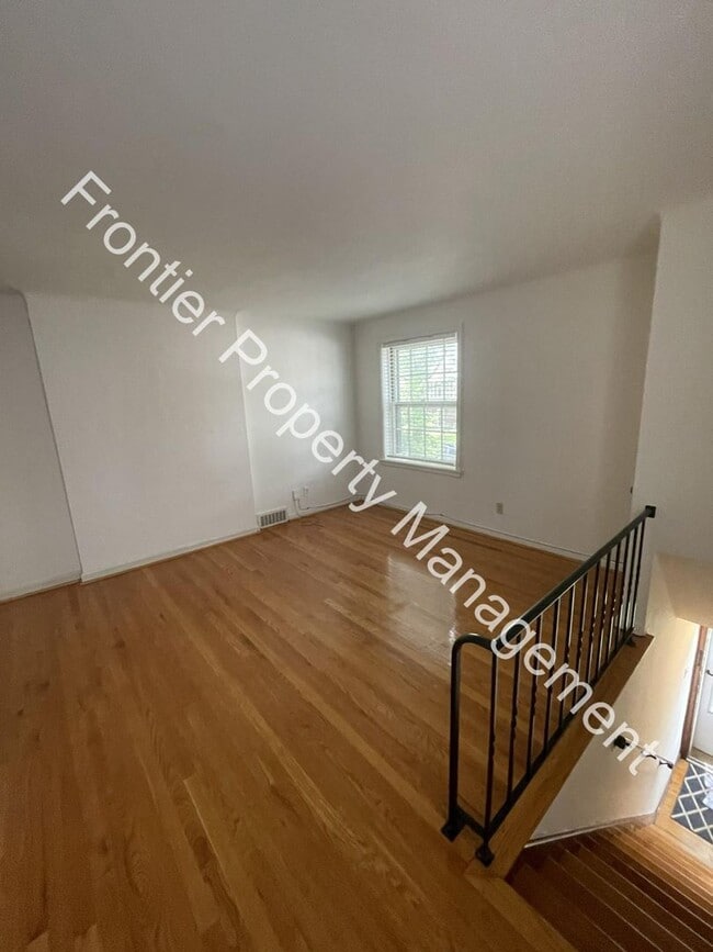 Building Photo - Charming one bedroom apartment