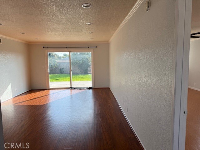 Building Photo - 928 E Meats Ave