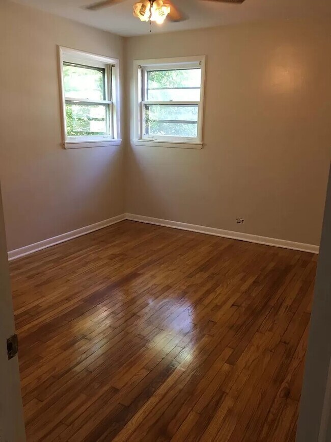 Bedroom(3 bedrooms) - 331 Custer Ave