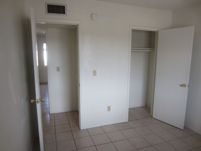 Foto del edificio - Clean & Cozy 3 Bed.  2 Bath Home With Big ...
