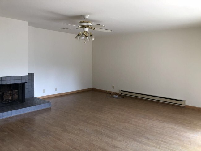 Fotografía del edificio - 500 W Middlefield Rd