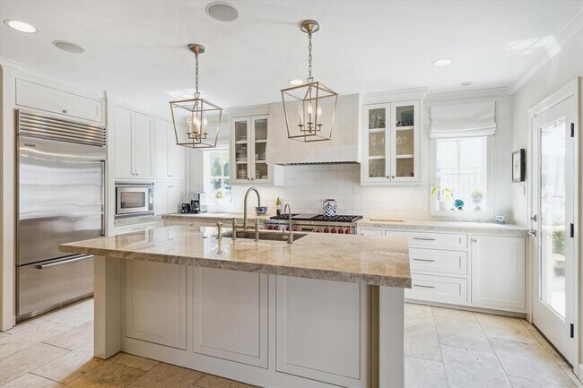 Foto del edificio - 2510 Locke Ln