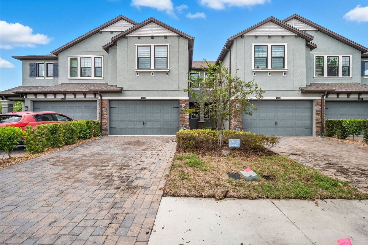 Foto principal - Modern 3BR/2.5BA Townhome in Estancia – Re...