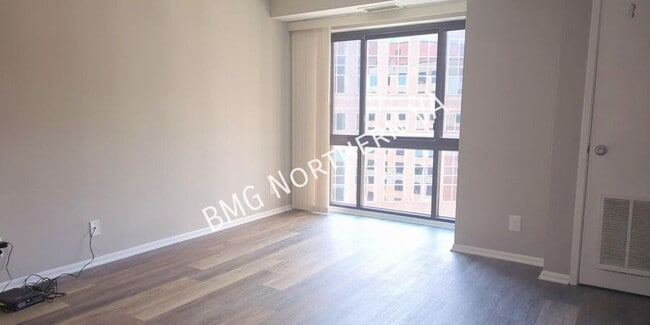 Building Photo - 900 N Stafford St
