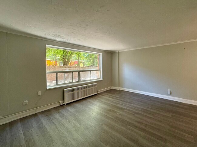Photo du bâtiment - 1299 Bayview Av