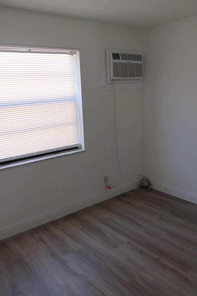 Building Photo - 1021 SE Monterey Road Unit 31