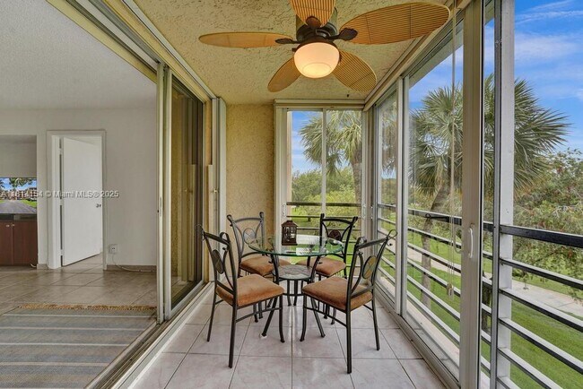 Building Photo - 1911 Sabal Palm Dr