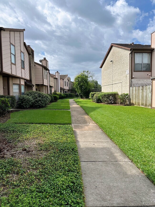 Foto del edificio - 12400 Brookglade Cir