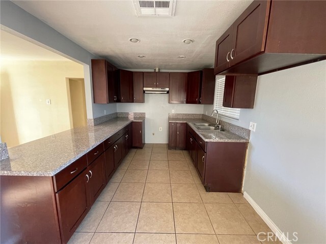Foto del edificio - 710 N Yucca Ave