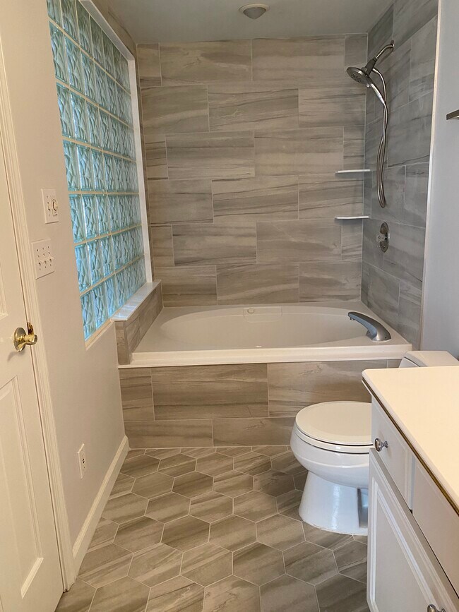 Baño actualizado - 17 Stoneledge Ct