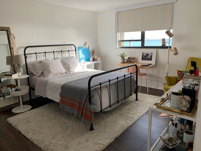 Foto del edificio - 801 N Venetian Dr