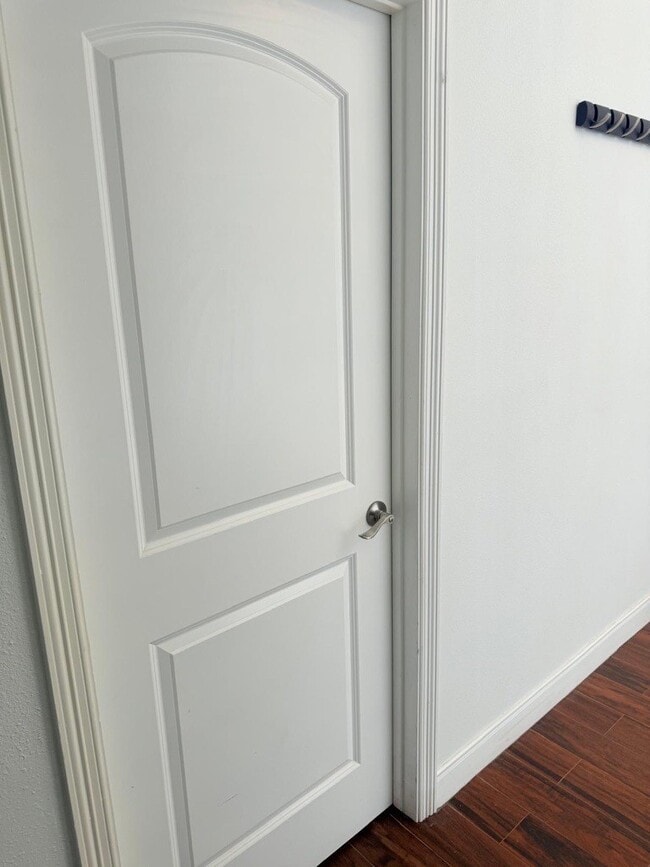 Building Photo - 304 Jill Ave