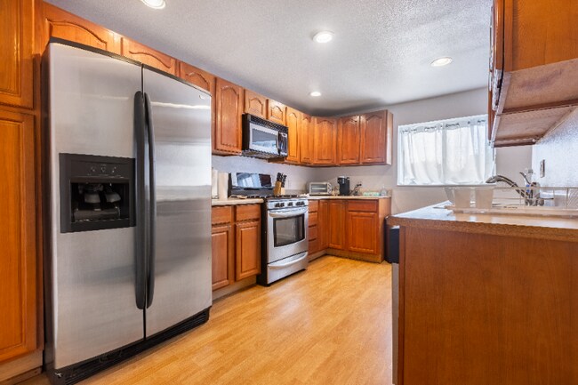 Building Photo - 347 Valencia Dr