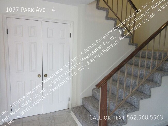 Foto del edificio - 1077 Park Ave