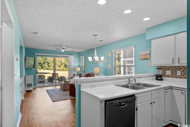 Foto del edificio - 637 Waterway Village Blvd