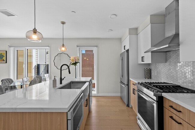 Foto del edificio - 457 W Broadway