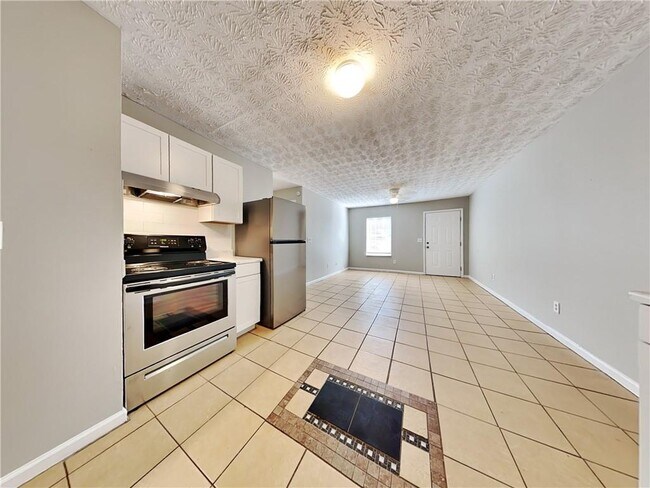 Building Photo - 6112 Green Acres Dr SW