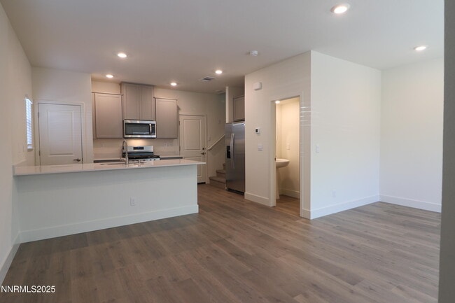 Building Photo - 5886 Grand Row Wy