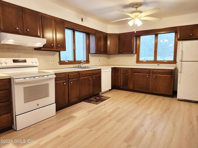 Foto del edificio - 16 Harold Ave