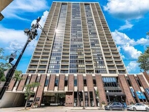 Building Photo - 1636 N Wells St