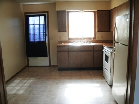 Building Photo - 3935 N Meadow Ridge Dr