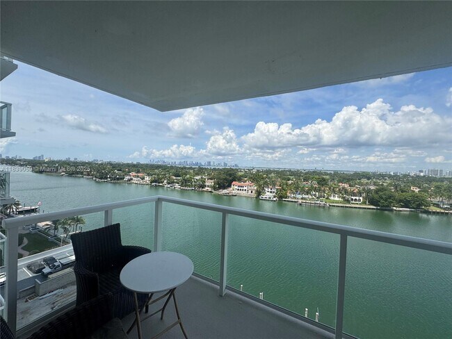 Foto del edificio - 5750 Collins Ave