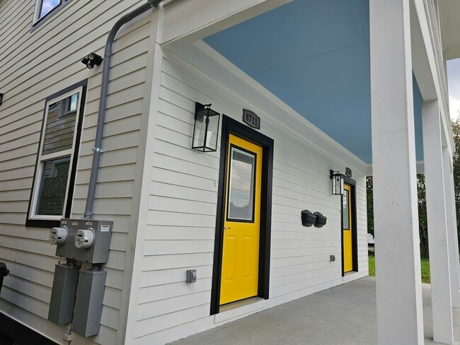 Building Photo - 8709 Apricot St