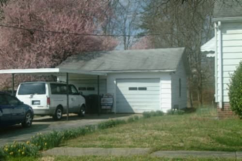 Building Photo - Great 4 Bedroom Rental Home in Burlington